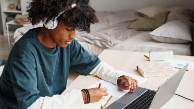 bespoke-home-teen-studying
